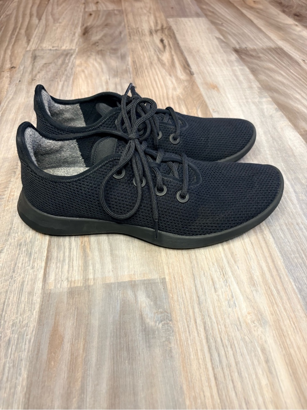 Allbirds Men’s ‘Tree Runner’ Black Knit Lace-Up Sneakers - Picture 3 of 8